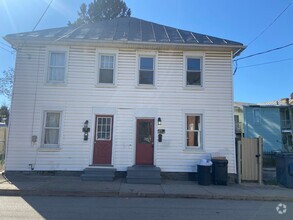 Building Photo - *UPCOMING* - 2 bed, 1 bath 2 story HOUSE, ...