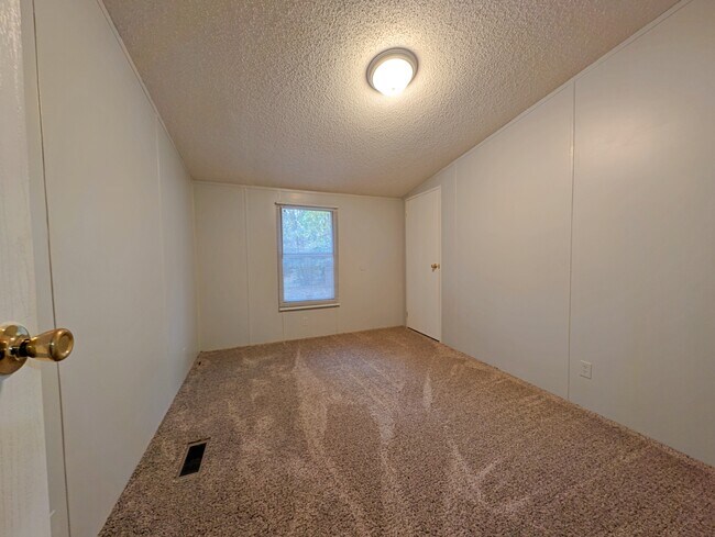 Building Photo - 1340 Meadowland Dr