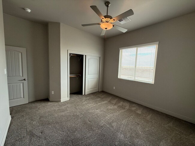 Building Photo - 4 Bedroom in Villa Chaparral!
