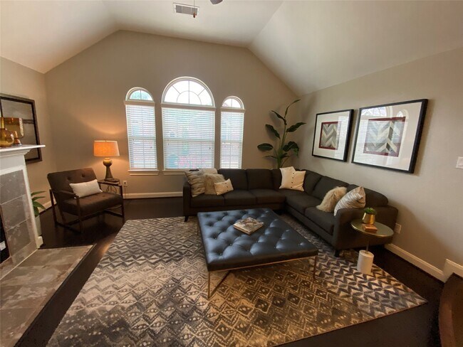 Building Photo - 5159 Oasis Park Ln