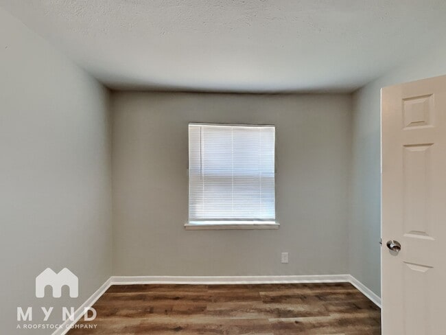 Building Photo - 1309 E Anthony St