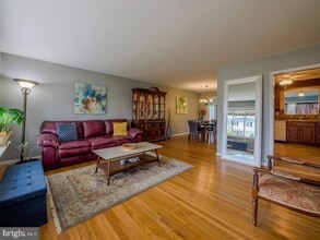 Building Photo - 217 Bramber Dr