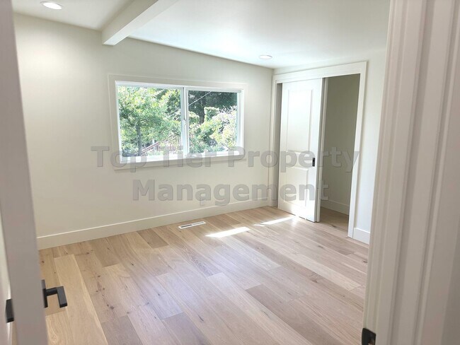 Building Photo - Beautifully Remodeled 4 Bedroom / 3 Bath /...