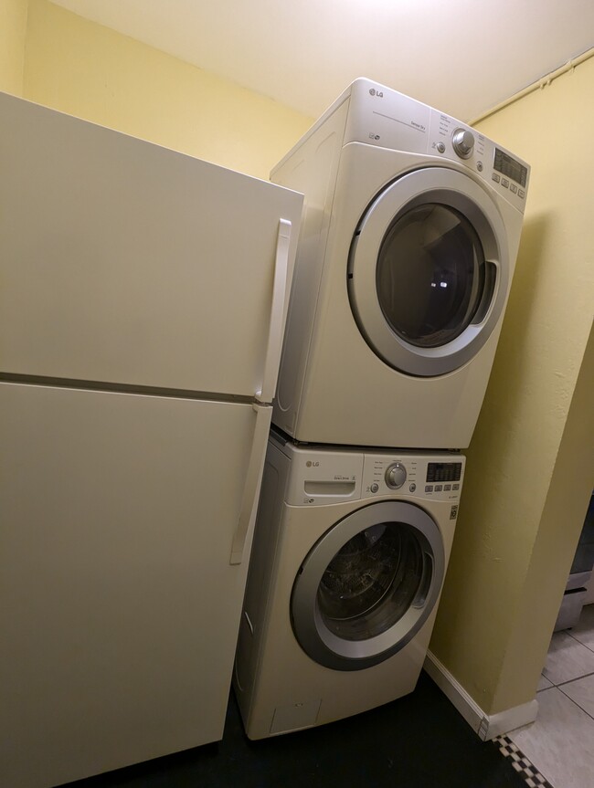 laundry and refrigerator - 2507 Scott St