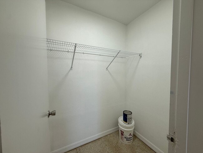 Building Photo - Freshly Remodeled - 1 Bedroom Unfurnished ...