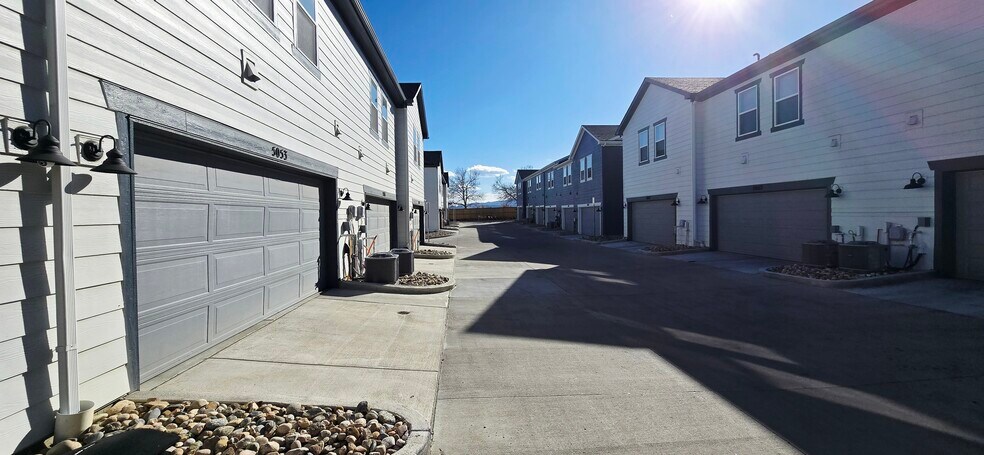 Building Photo - 5051 S Robb Ct