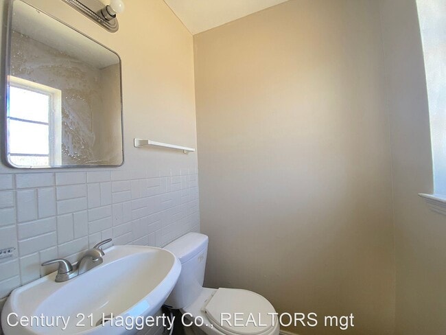 Building Photo - 3 br, 1.5 bath House - 9211 Montgomery
