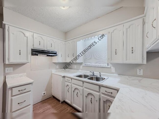 Building Photo - 7315 Russwood Ln E