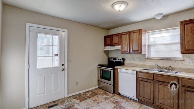 Building Photo - 7507 Knight Lake Dr