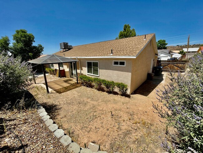 Building Photo - Adorable 3-BR Home in Red Cliffs Area