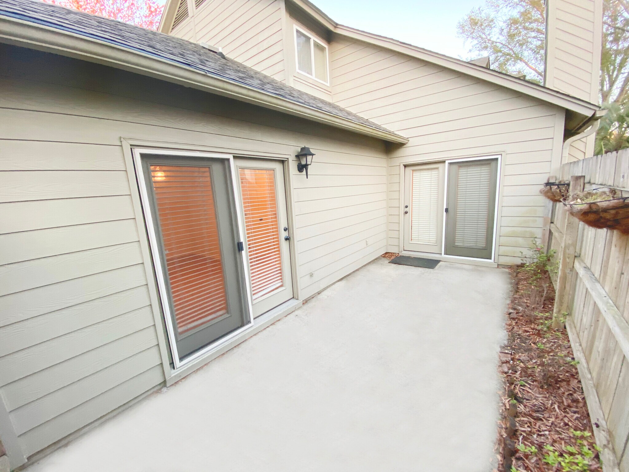 Building Photo - 21 Maplecrest Dr