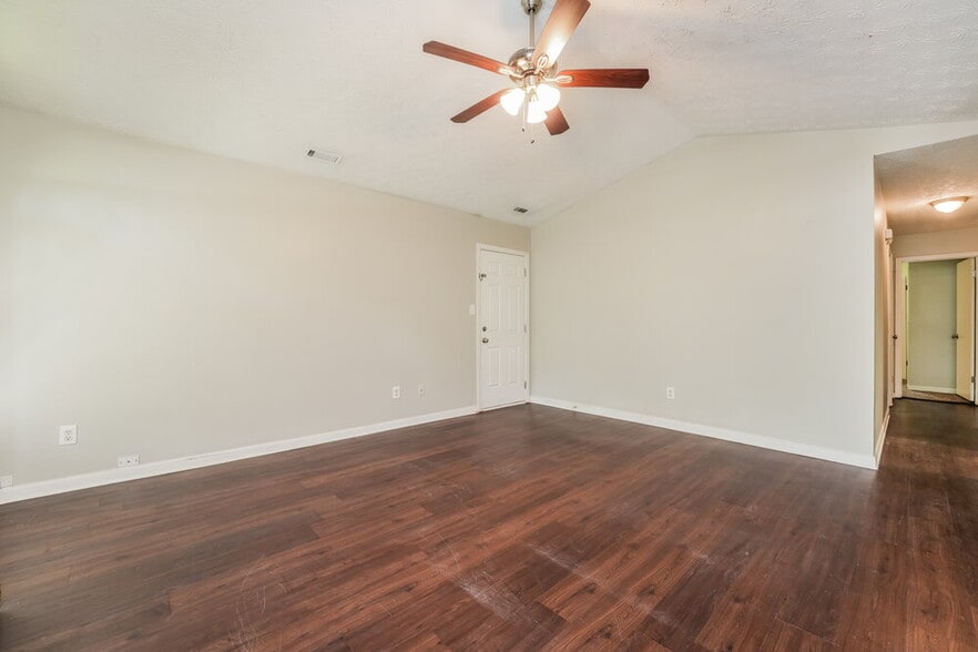 Building Photo - 465 Rosehill Dr