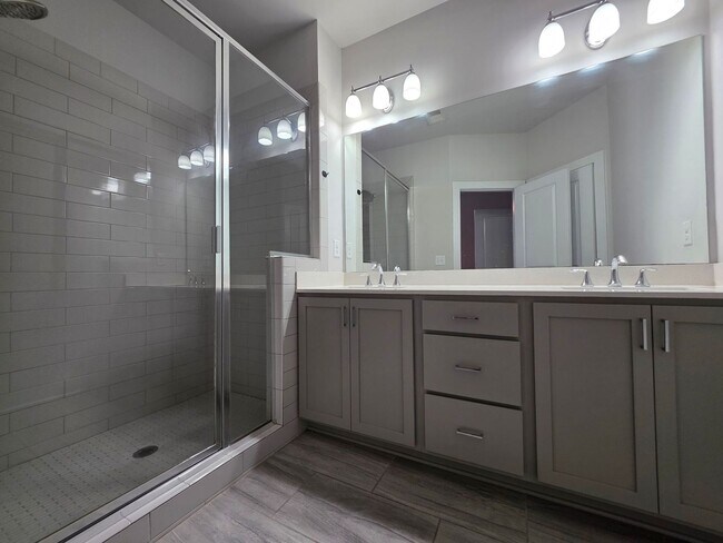 Building Photo - 3779 Oxford Cir