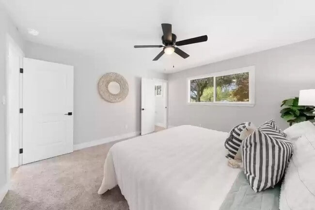 Building Photo - Amazing single level home in Lake of the P...