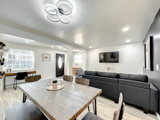 Building Photo - 173 S Orange Ave