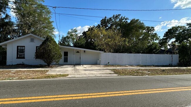 Building Photo - 947 S Central Ave
