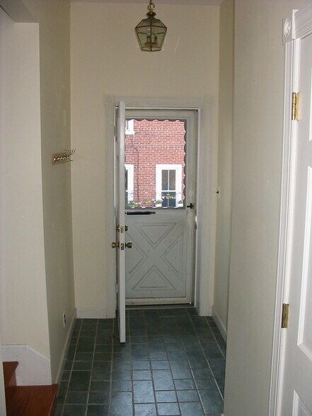 Primary Photo - 121 Gay St