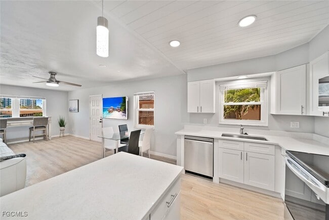 Building Photo - 16881 Davis Rd