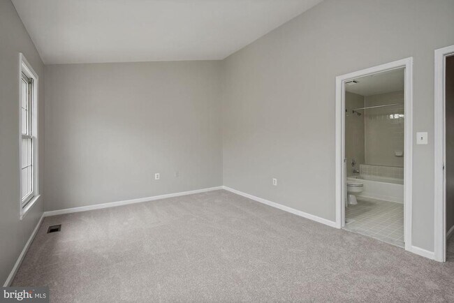 Building Photo - 10500 Grove Ridge Pl