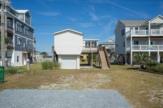 Building Photo - Ocean View 2BR/2BA Home – Updated Bath, St...