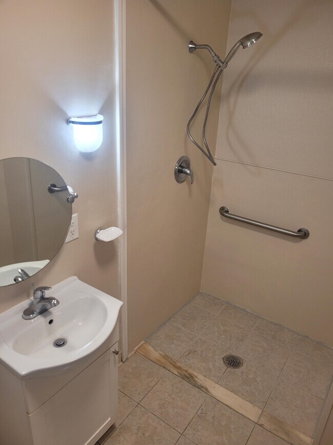 Building Photo - 4808 Fordham Dr