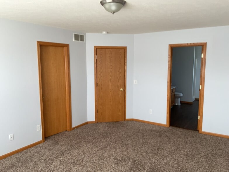 Building Photo - 948 Bradley Ln