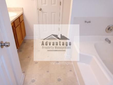 Building Photo - 636 Rayella Dr