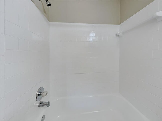 Building Photo - 8527 Woodland Willows Dr