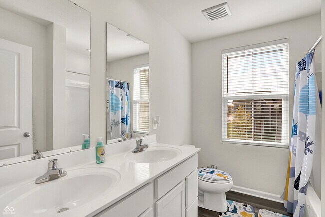 Building Photo - 910 Red Hls Ct