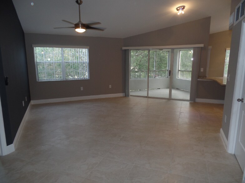 Building Photo - 2810 N Oakland Forest Dr