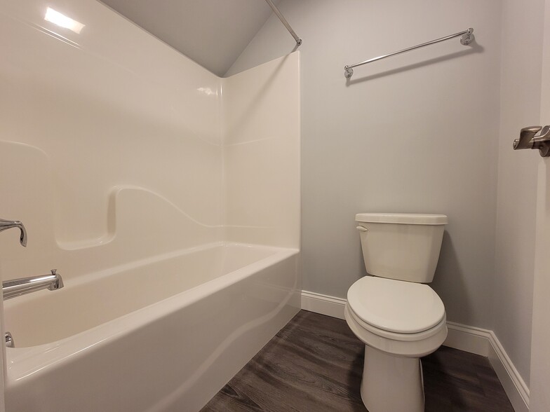 Building Photo - 213 Buckton Dr