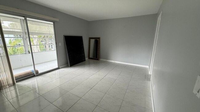 Building Photo - 52 Newport Ct