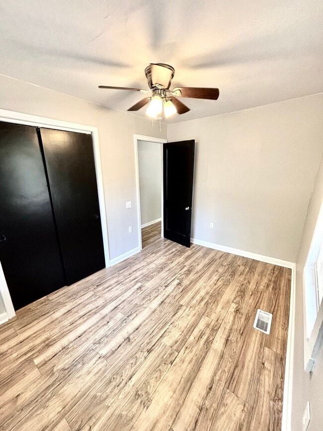 Building Photo - 631 Warner--Move In Ready!
