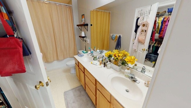 Building Photo - Gateway Plaza in Center City Condo with La...