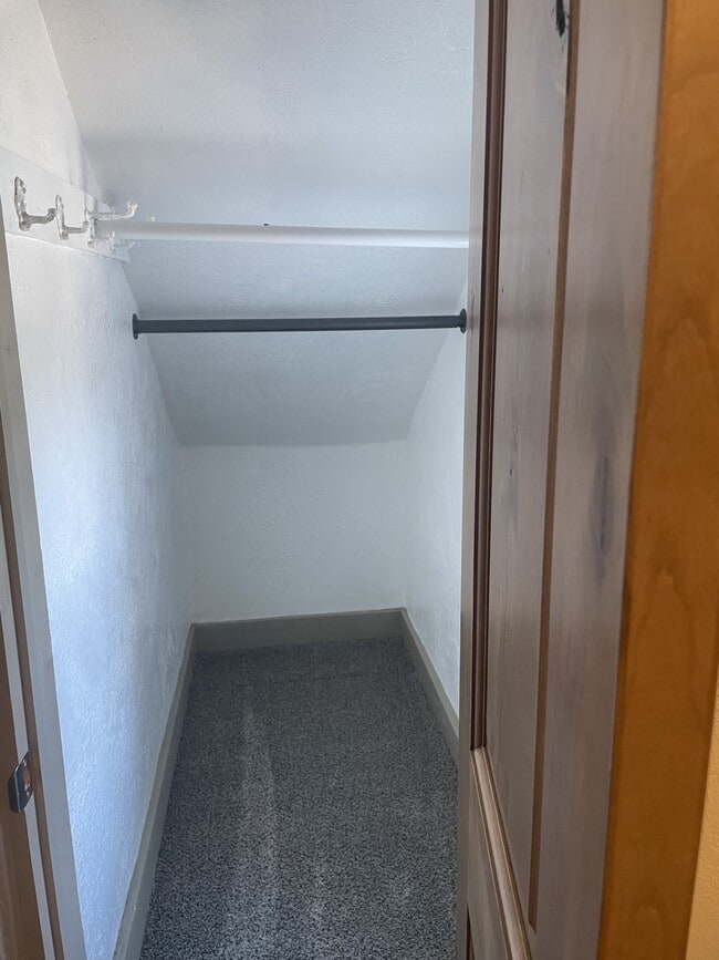 Building Photo - 515 Bellevue Pl