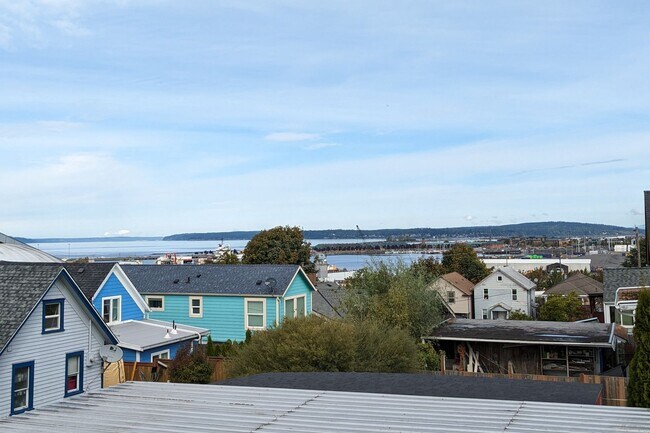 Building Photo - 3022 Federal Ave