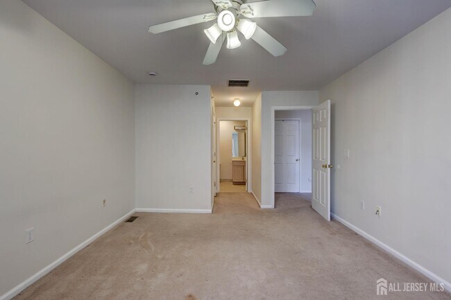 Building Photo - 100 Forest Dr