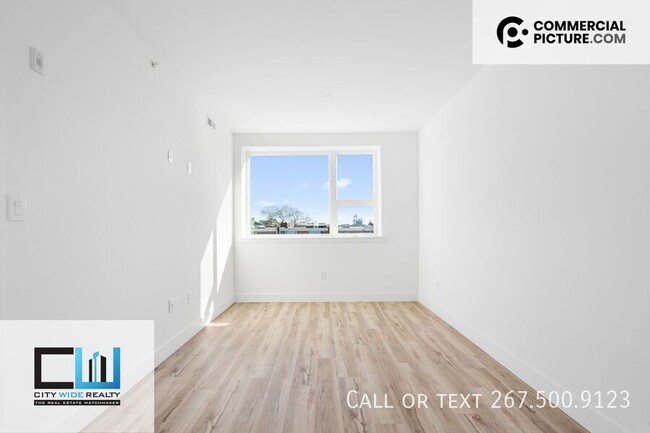 Building Photo - Great Location. Modern Two bedroom Apartment.