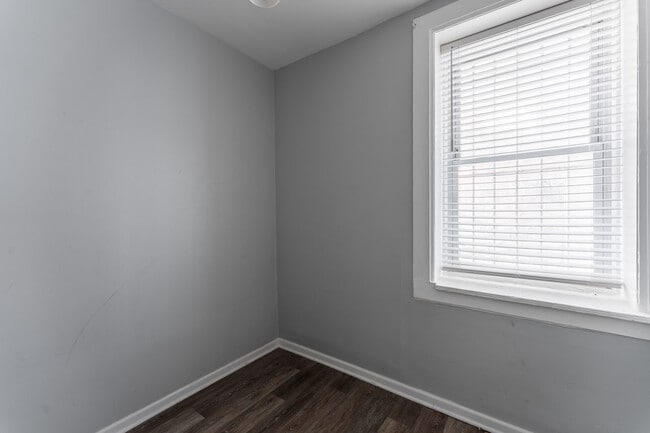 Building Photo - 2652 W 21st St
