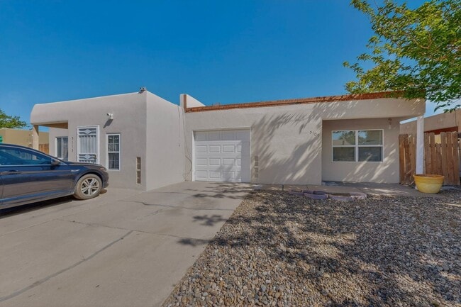 Building Photo - Close in West Side 2 bedroom 1.75/ba 1/cg