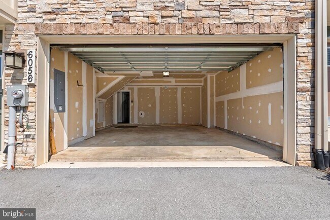 Building Photo - 6056 Murray Terrace