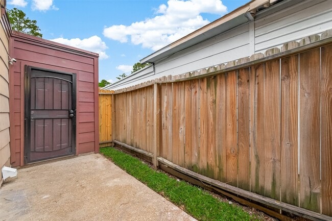 Building Photo - 12239 W Village Dr