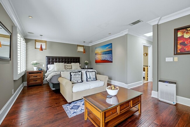 Building Photo - Fully Furnished 3 Bed 2.5 Bath Single Fami...