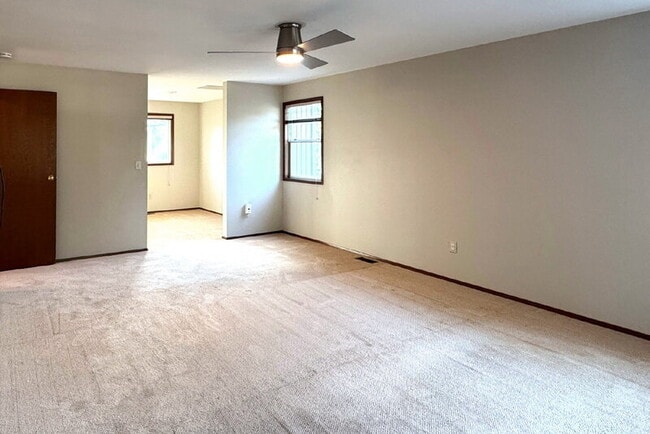 Building Photo - 12941 NE 71st St