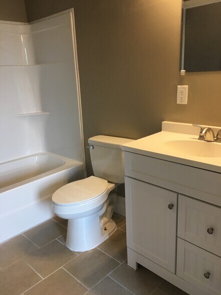 Building Photo - 621 E Chestnut St