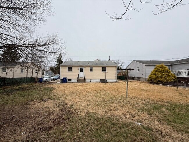 Building Photo - 36 Collins Ln