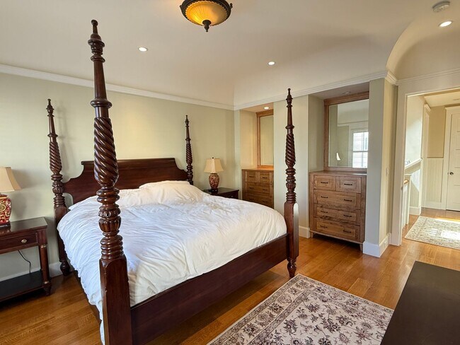 Building Photo - 1330 Sanchez St