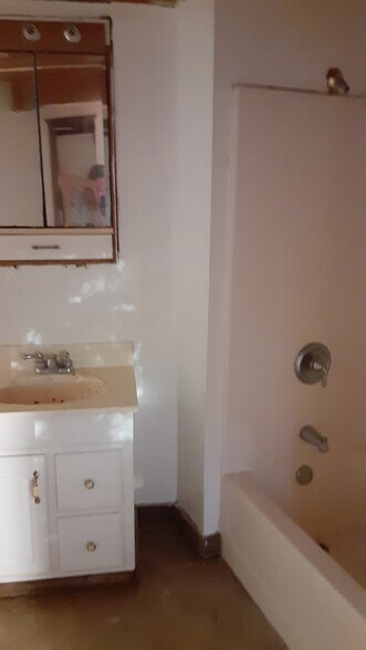 Building Photo - 543 Solar Dr