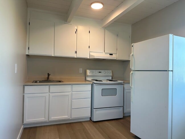 Building Photo - 353 S 29th St