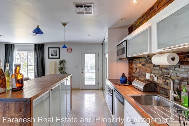 Building Photo - 1 br, 1 bath House - 668 Tam O Shanter